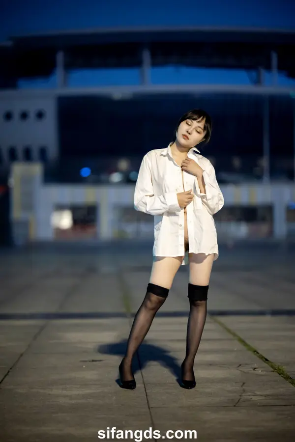 国模静茹大尺度人体私拍套图